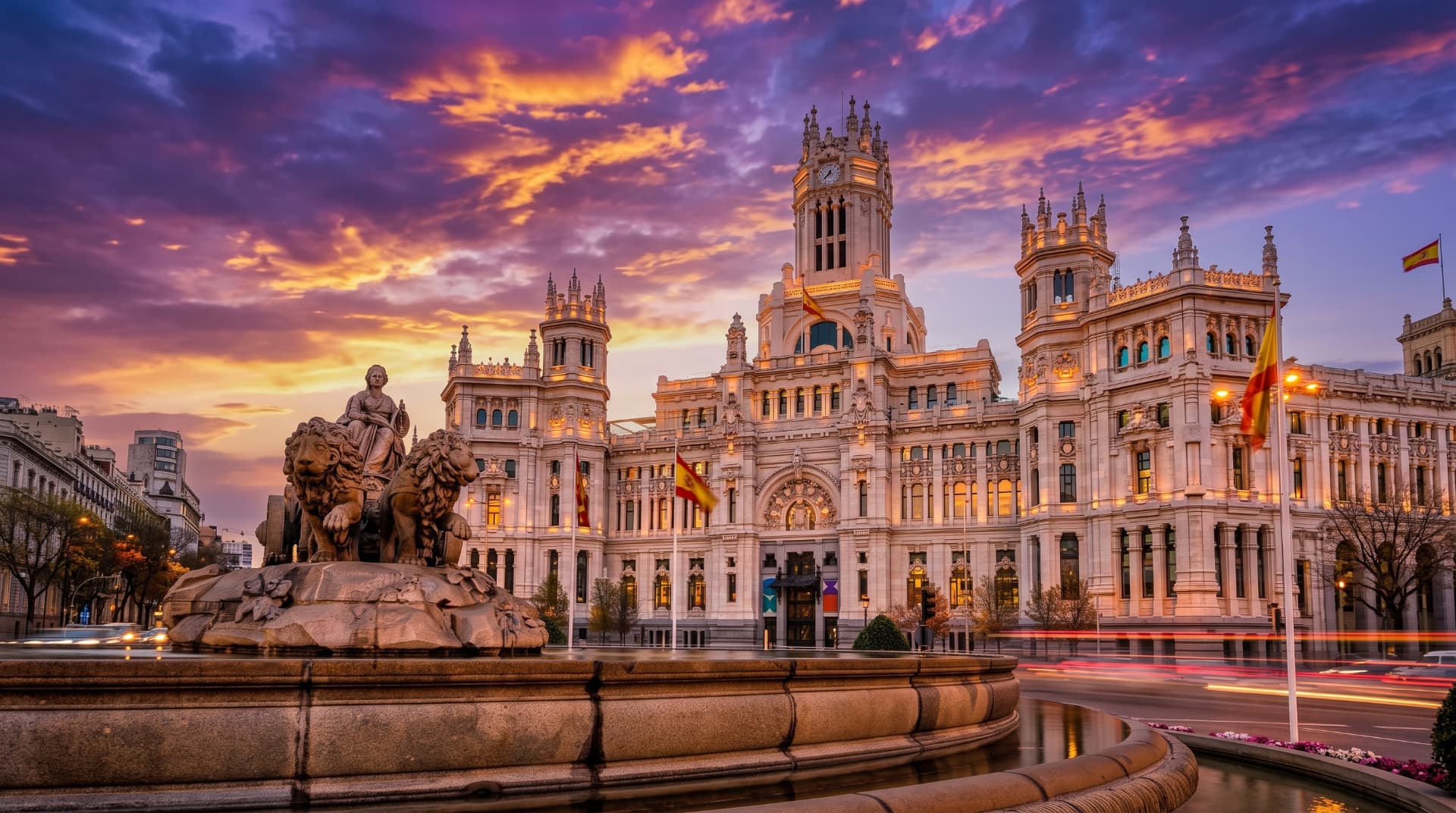 Fonte e Palácio de Cibeles ao entardecer